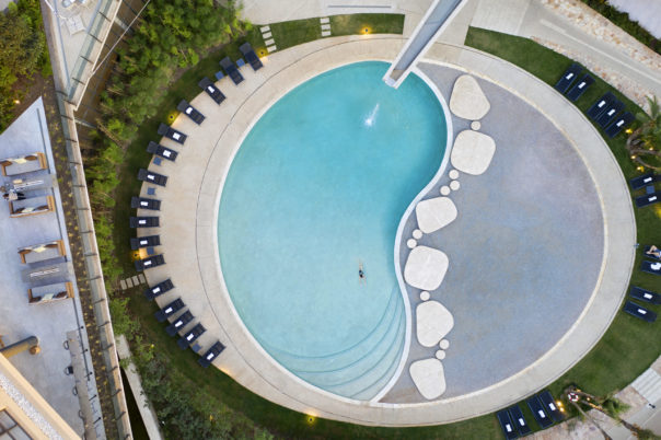 hh_resort.pool6_high